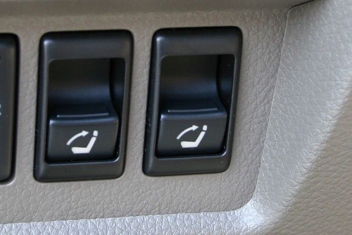 Szatírgombok a bokák gyors fülek mellé helyezéséhez