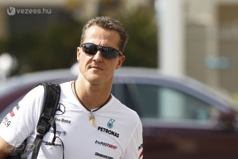 F1: Schumi a farkát behúzva kulloghat el