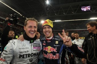 Azért még tud vezetni az öreg Schumacher!