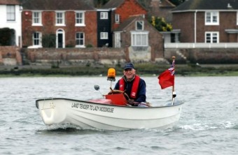 Dugókerülő fűnyírócsónak