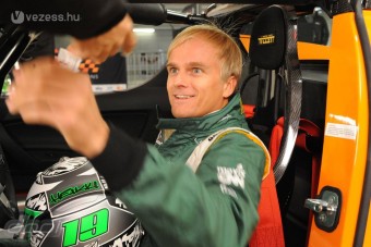 Agyrázkódással fekszik Kovalainen