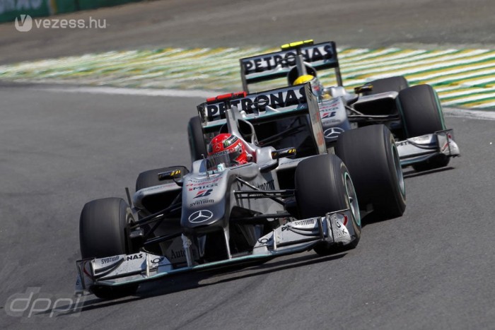 A Mercedes nem menekül az F1-ből