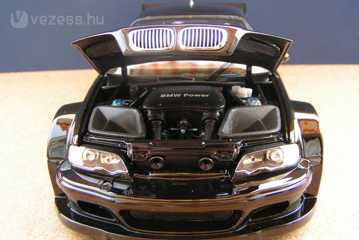 A motorból nem sokat látni, de sejthető a teljesítmény