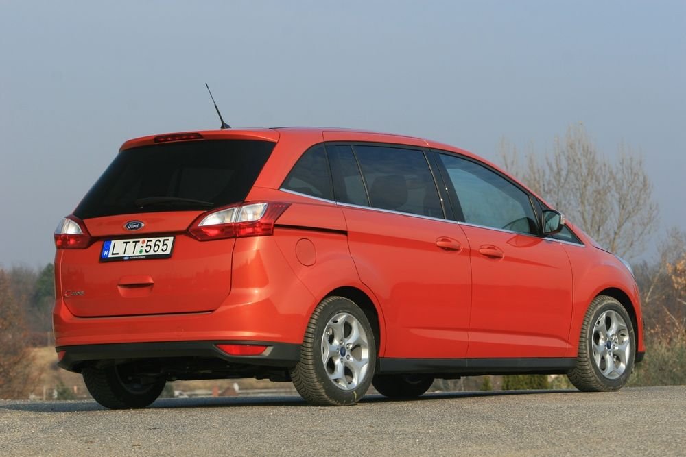 A Mazda 5 fordosított változata