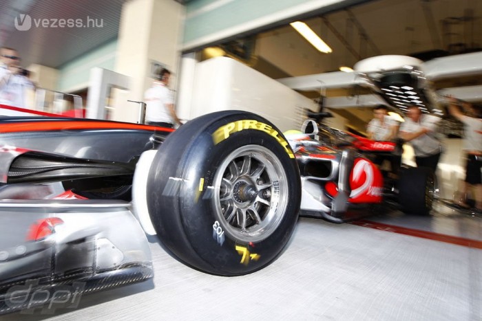 Hamiltonnak bejön az új McLaren