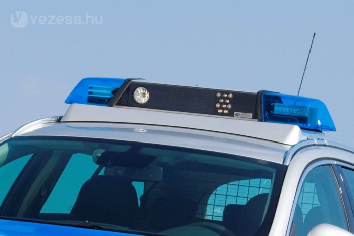 Lelopták a rendőrautó villogóját