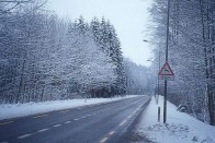 A vadvonulást jelző táblánál érdemes lassítani