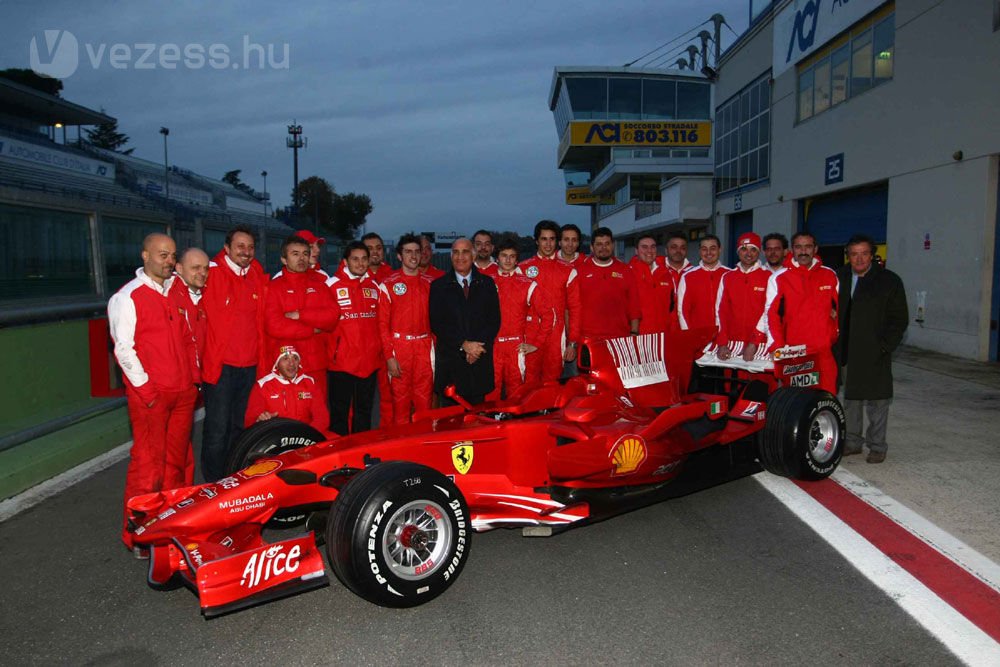 F1: Ifjoncokat tesztelt a Ferrari 1