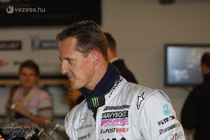 Schumacher rühelli a középmezőnyt