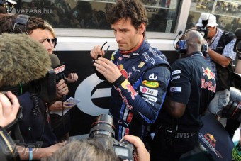 F1: Webber törött vállal versenyzett