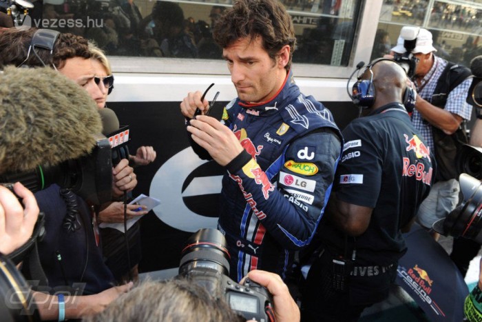 F1: Webber törött vállal versenyzett
