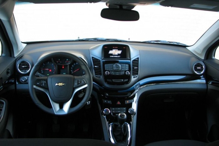 Hétüléses családi arany kereszttel 7 | Vezess Meredek műszerfal, mint a terepjárókban: szerintem inkább a magas építésre játszott rá az Orlando belsőépítésze, mint a Corvette-rokonságra