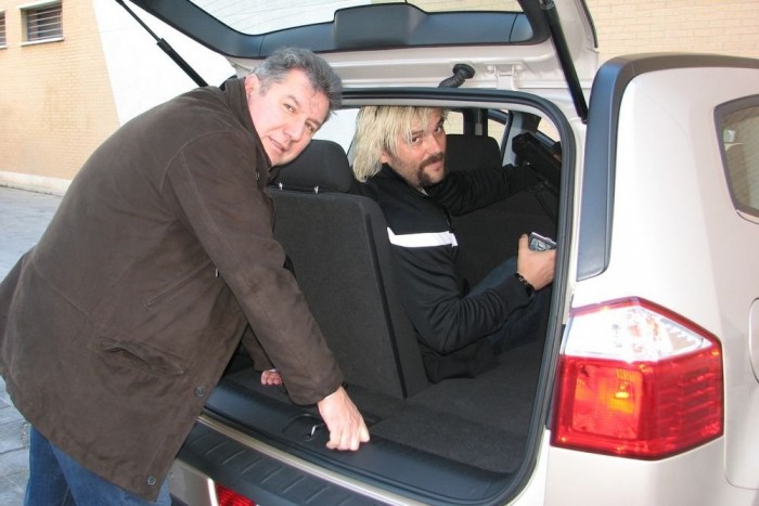 Hétüléses családi arany kereszttel 8 | Vezess Híres-neves kollégák elemzik a gázrugós kitámasztású harmadik üléssort