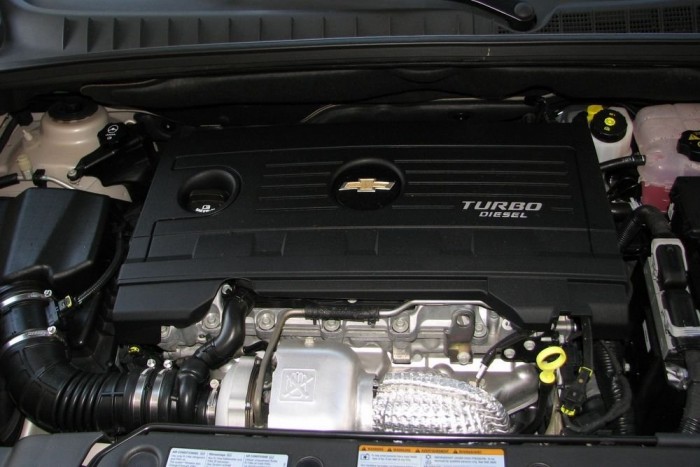 Hétüléses családi arany kereszttel 11 | Vezess A kétliteres dízel NEM azonos az Opelek Fiat-eredetű motorjaival. Ez is olasz, de VM fejlesztés