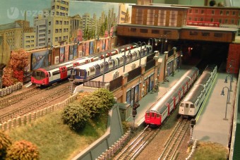 Metróállomás a garázsban