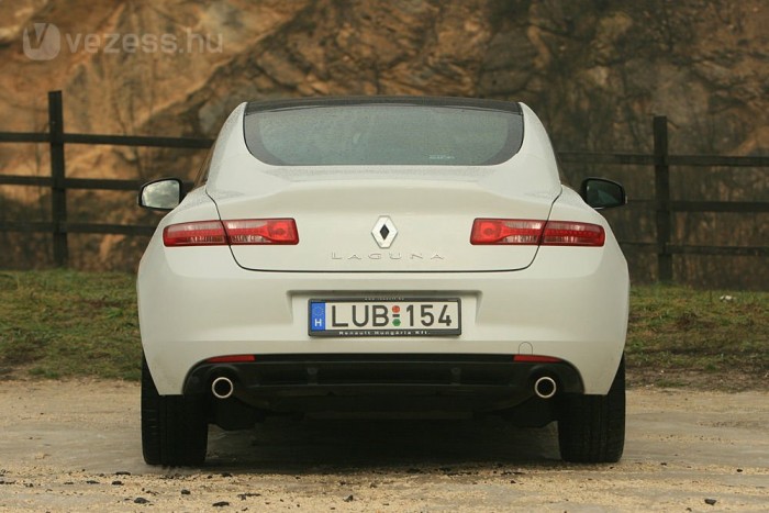 Keskeny lámpák, szép ívek