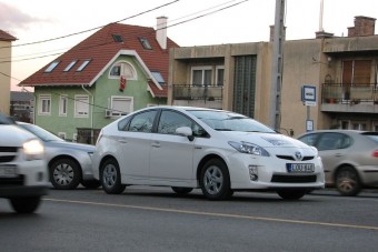 Hibridautó tartósteszten a Vezessnél