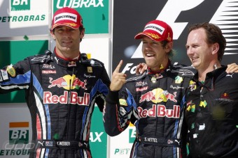 F1: Vettel megkapta a trófeát