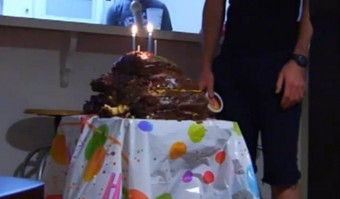 Légzsákot a szülinapi tortába? - őrült videók!