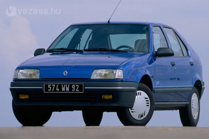 Használt autó: japán helyett franciát? 8 | Vezess 1988 és 1992 között készült ebben a formájában az R19