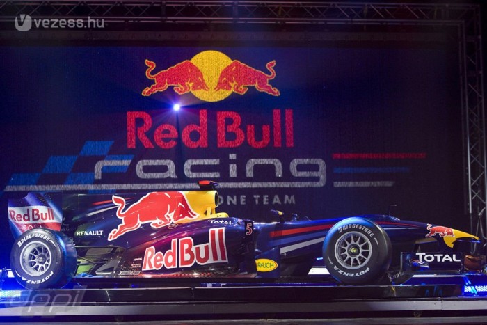 F1: Kitart az egyenlősdi mellett a Red Bull