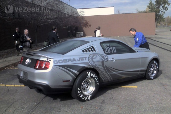 Negyedmérföldes fenevad a Fordtól 6