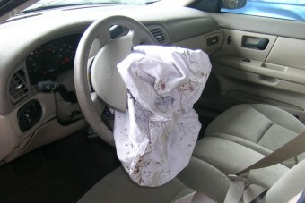 Magától is nyílhat a légzsák