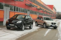 Nagy kérdés: megér-e egy jól felszerelt X3 majdnem két Koleost? Ne vágják rá, hogy persze, mert méretben és teljesítményben hasonlóak, a Renault SUV-ja pedig csúnyácska ugyan, de nem rossz autó.