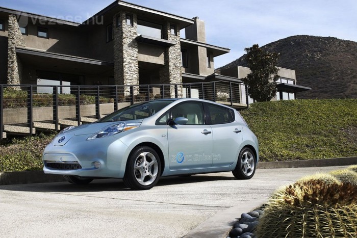 Gyerekeket oktat villanyautózni a Nissan 3