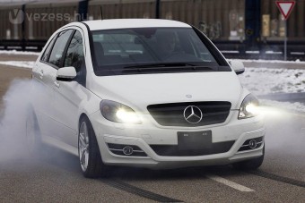 Brutál erő kis Mercibe