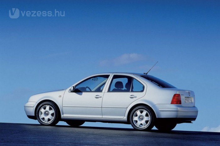 Bora vagy Toledo helyett Focust 7 | Vezess A Golf négyajtós változata. Szűk hátsó lábtér, nehezen pakolható csomagtartó.