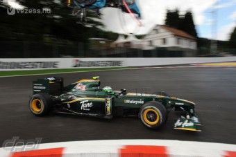 F1: Nem hátrál a kis Lotus