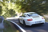 Mit ad a Porsche plusz 25 millióért? 12