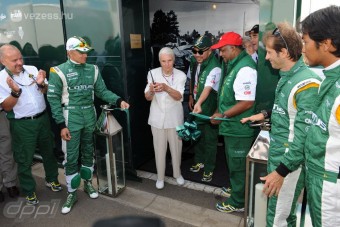 F1: Egyedül maradt a kis Lotus