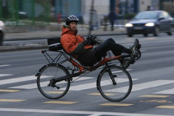 Befeküdtünk az autók közé