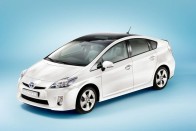 Toyota Prius, harmadik generáció. A legismertebb hibridautó. A Vezess.hu márciusig nyúz egyet, tartósteszt címén