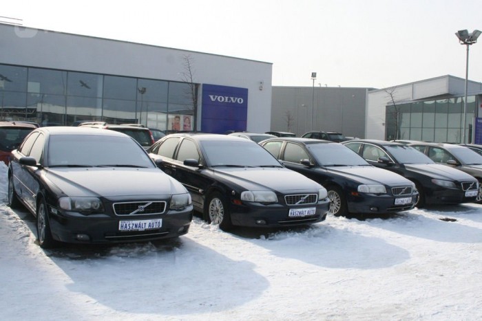 A prémiummárkák több típusból kínálnak négykerék-hajtású autót, mint a tömeggyártók