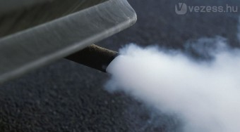 Állítsuk le az álló autó motorját