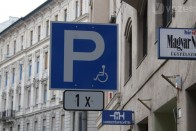 Színháború a budapesti parkolóknál 35