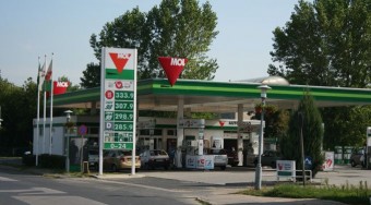 Tovább esik az üzemanyagok ára