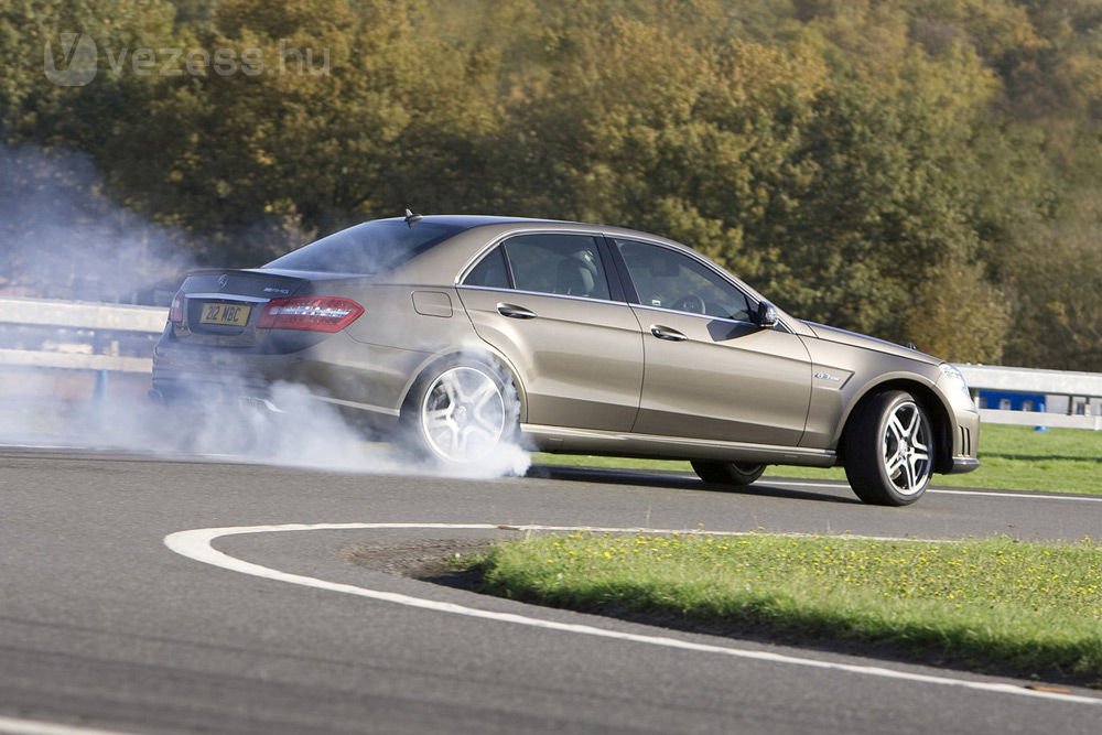 Az E63 AMG-ben is ott a legjobb teljesítményű motor