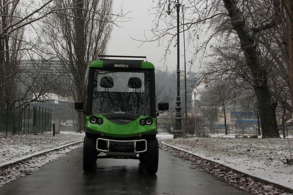 Az ilyen kis elektromos gépeket előszeretettel festik mérgező állatok riasztó színére