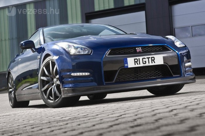 Nissan GT-R