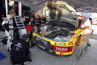 A ralisztár megmutatta garázsát