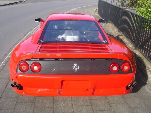 Eladó egy titkos Ferrari 8