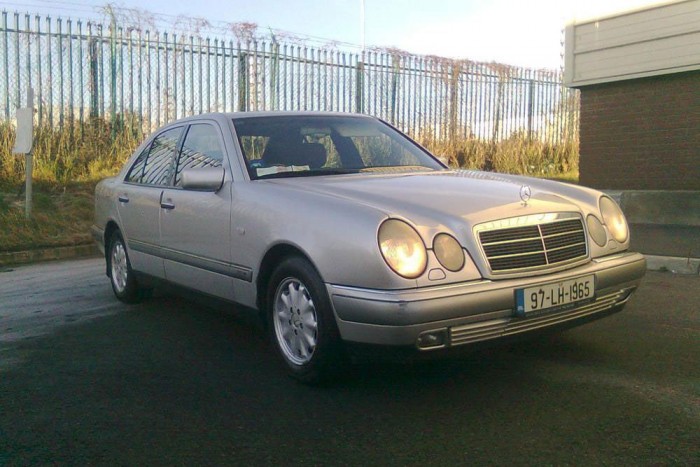 Mit vegyek nyolcmillióból? 8 | Vezess Megérett a cserére az E-osztályos Mercedes