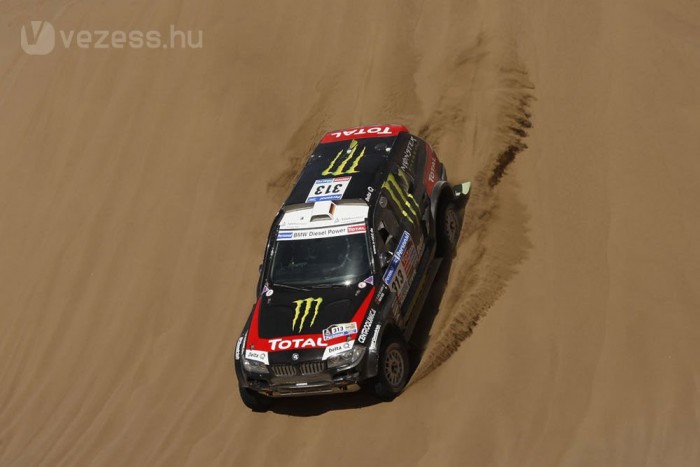 Szorul a hurok a Dakar-ralin 9 | Vezess Szorul a hurok a Dakar-ralin 9