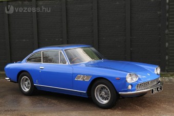 Árverésen John Lennon első autója