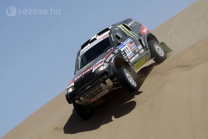 Kamion volt a leggyorsabb a Dakaron 9 | Vezess Kamion volt a leggyorsabb a Dakaron 9