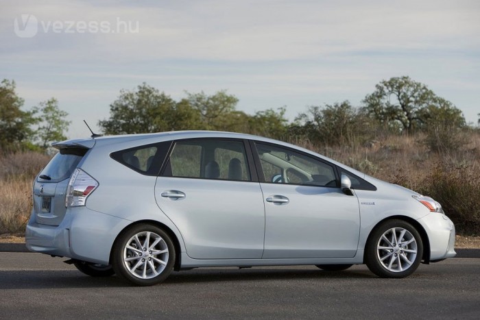 Praktikus hibrid a Toyotától 7
